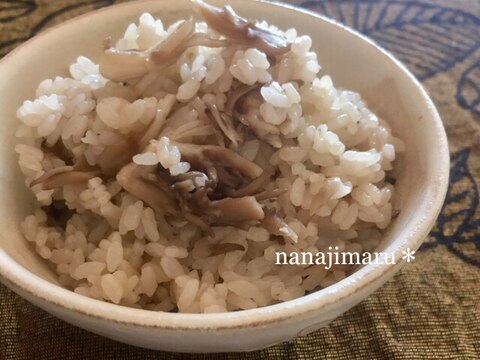 即席お吸い物の素で炊く☆簡単すぎる舞茸ごはん